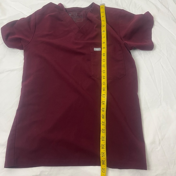 Figs Men’s Leon Three Pockets Scrub Top Sz XS Maroon Medical PO 1619 - Picture 9 of 9